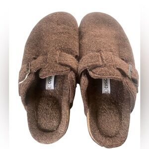 Cushionaire Brown Wool Clogs with Buckle